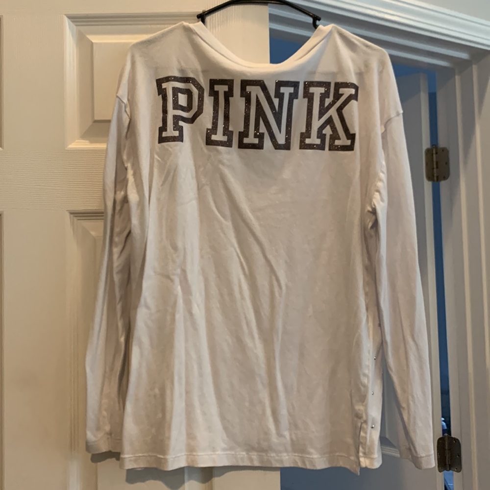 VS PINK LONG SLEEVE W JEWELS / SIZE M